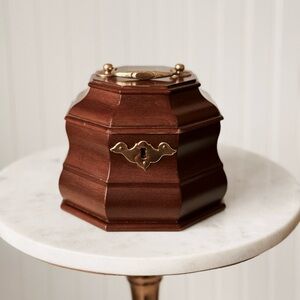 Williamsburg Restoration Mahogany Tea Caddy Jewelry Box Brass Handle